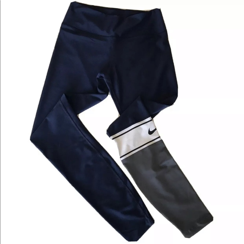 Small Women’s Nike Leggings
